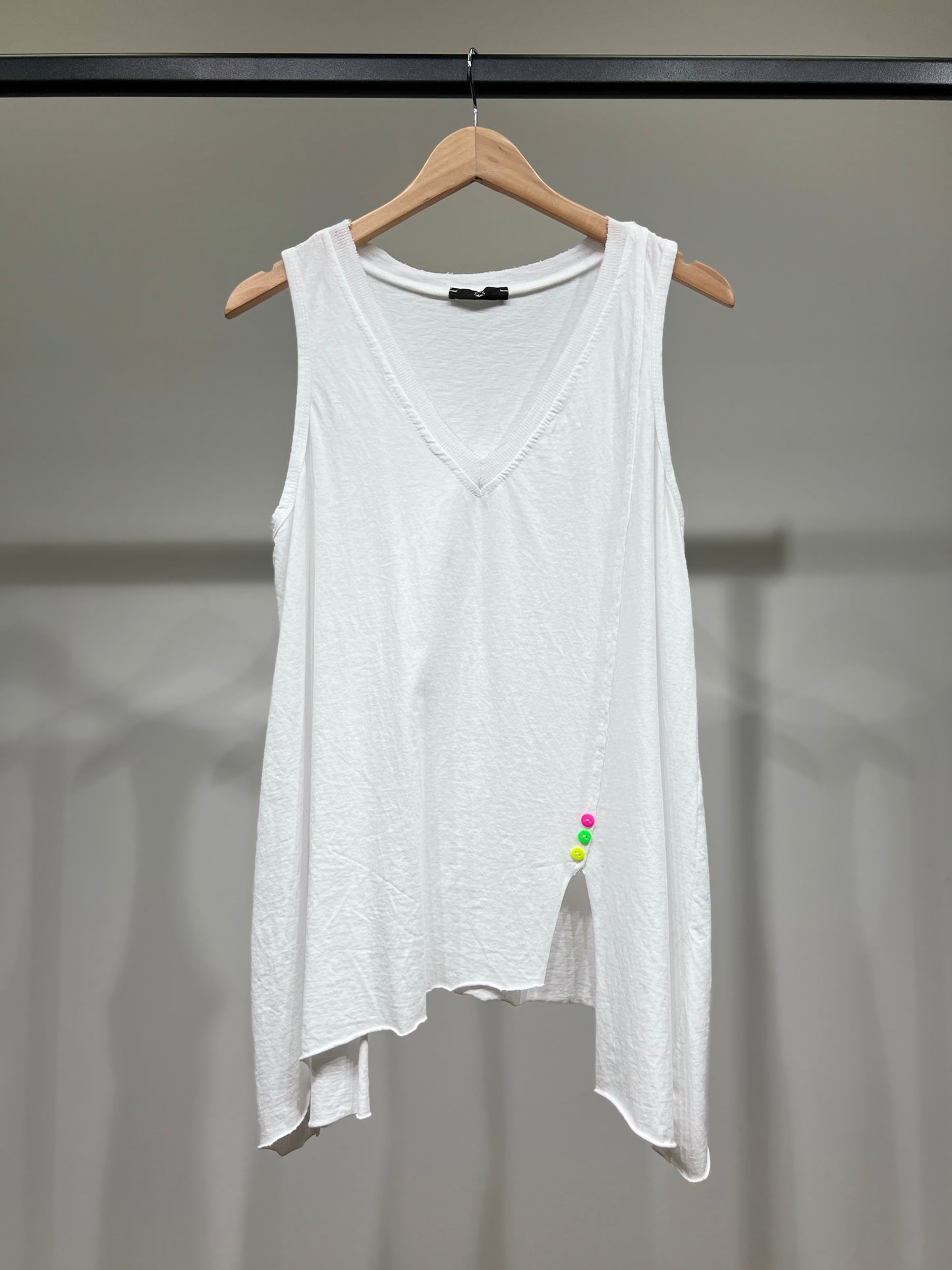 Débardeur 100% Coton Col V Asymétrique En Pointe à Boutons Motif Marbré