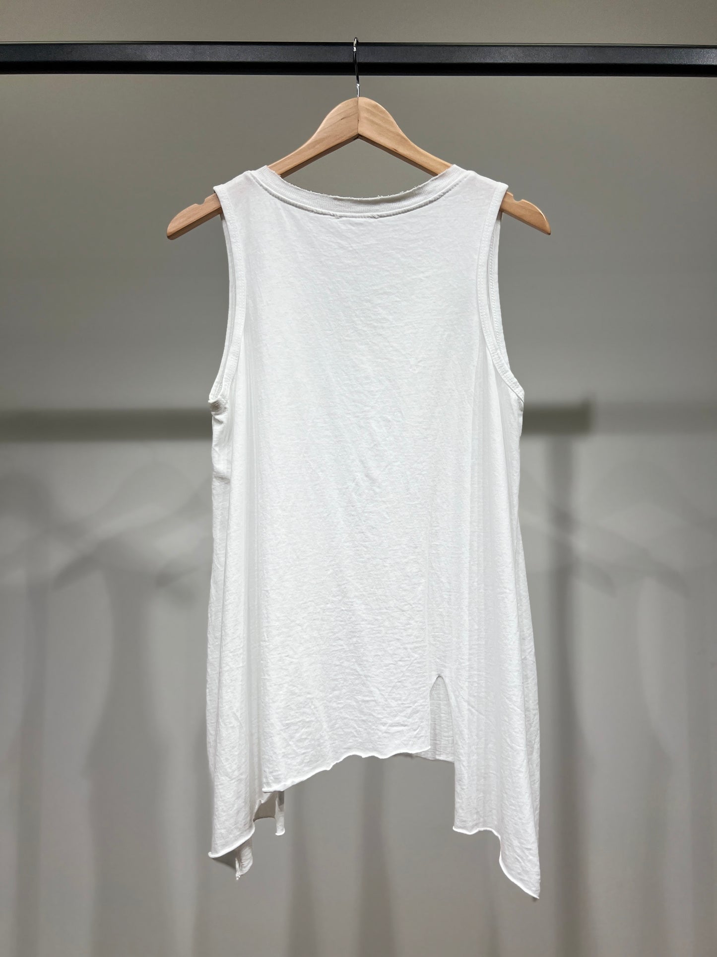 Débardeur 100% Coton Col V Asymétrique En Pointe à Boutons Motif Marbré