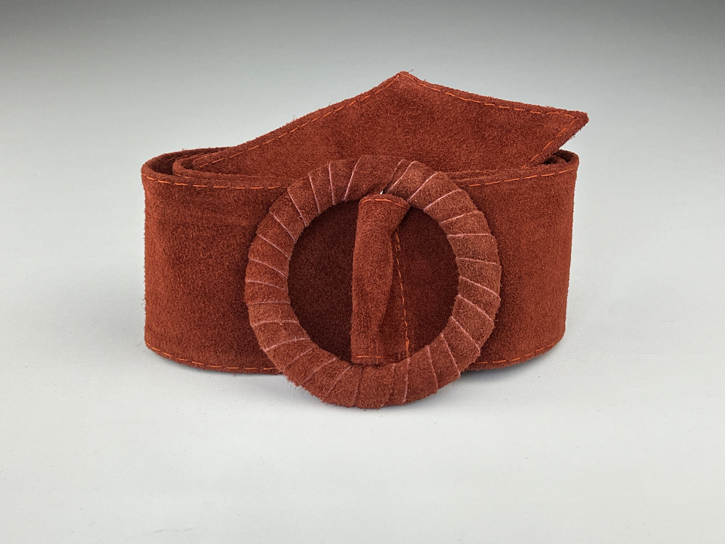 Ceinture Large En Cuir Boucle Ronde Gainée Ton Sur Ton