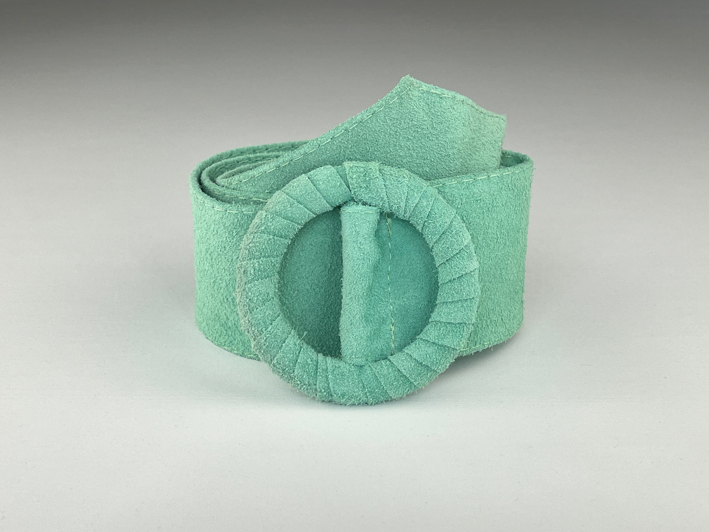 Ceinture Large En Cuir Boucle Ronde Gainée Ton Sur Ton