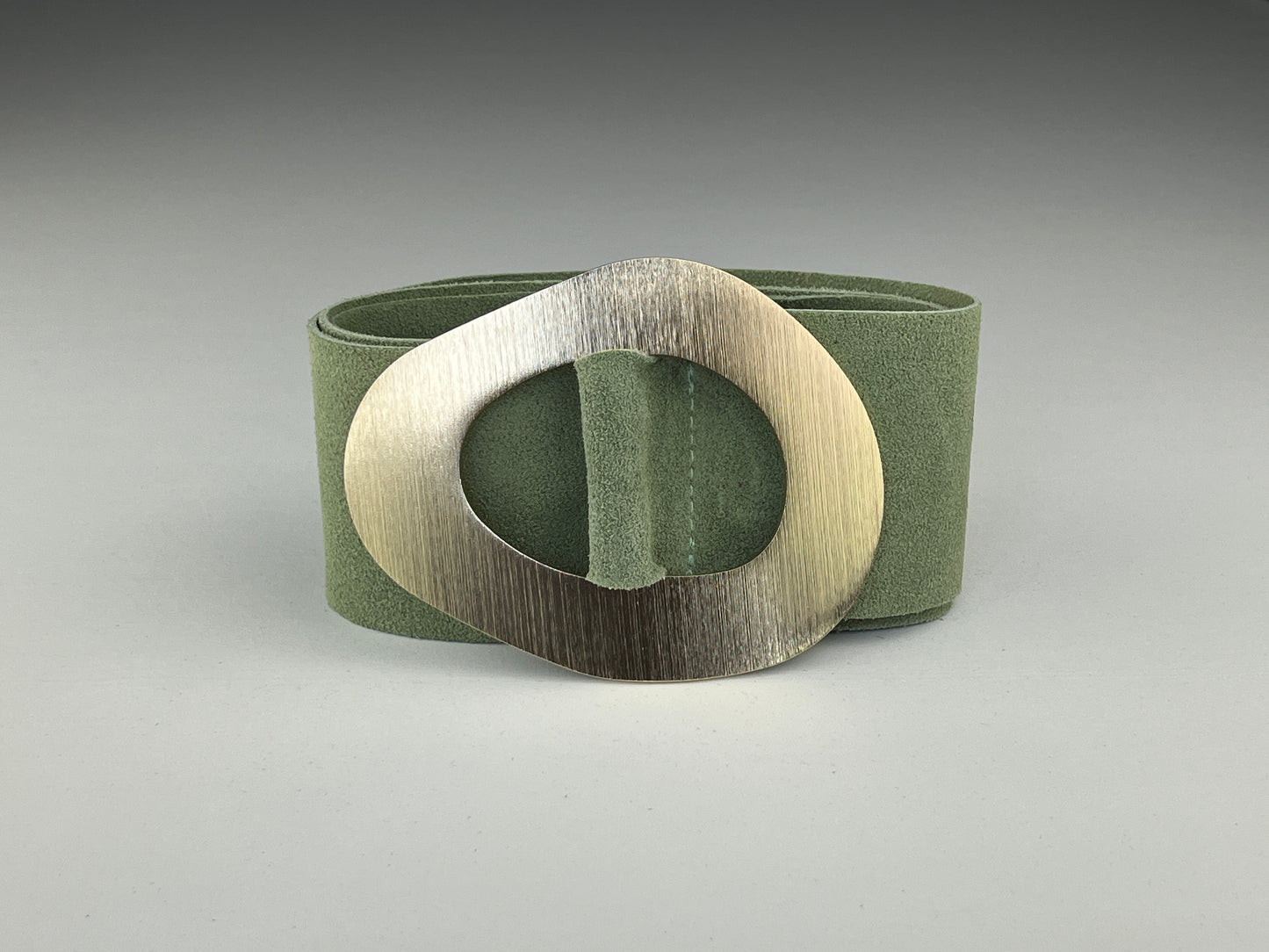 Ceinture Large Suédine Boucle Asymétrique Métal Brossé