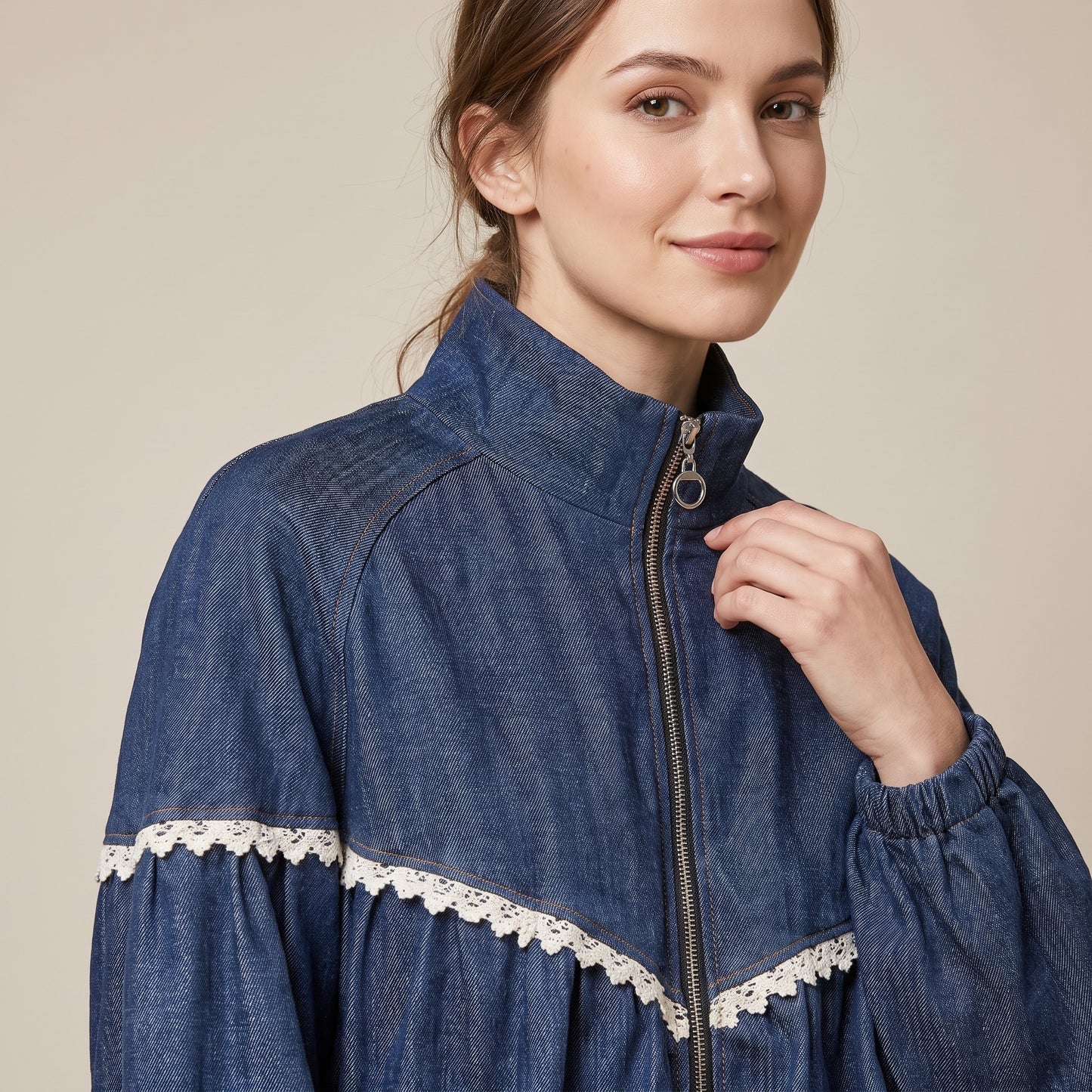 Blouson Coupe Blousante Denim Col Montant Dentelle Manche Bouffantes Poches