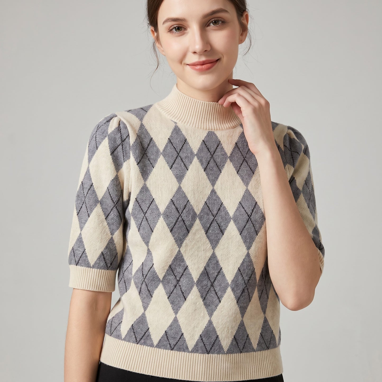 Pull Maille Fine Motif Argyle Manches Courtes Bouffantes Col Montant Côtelé