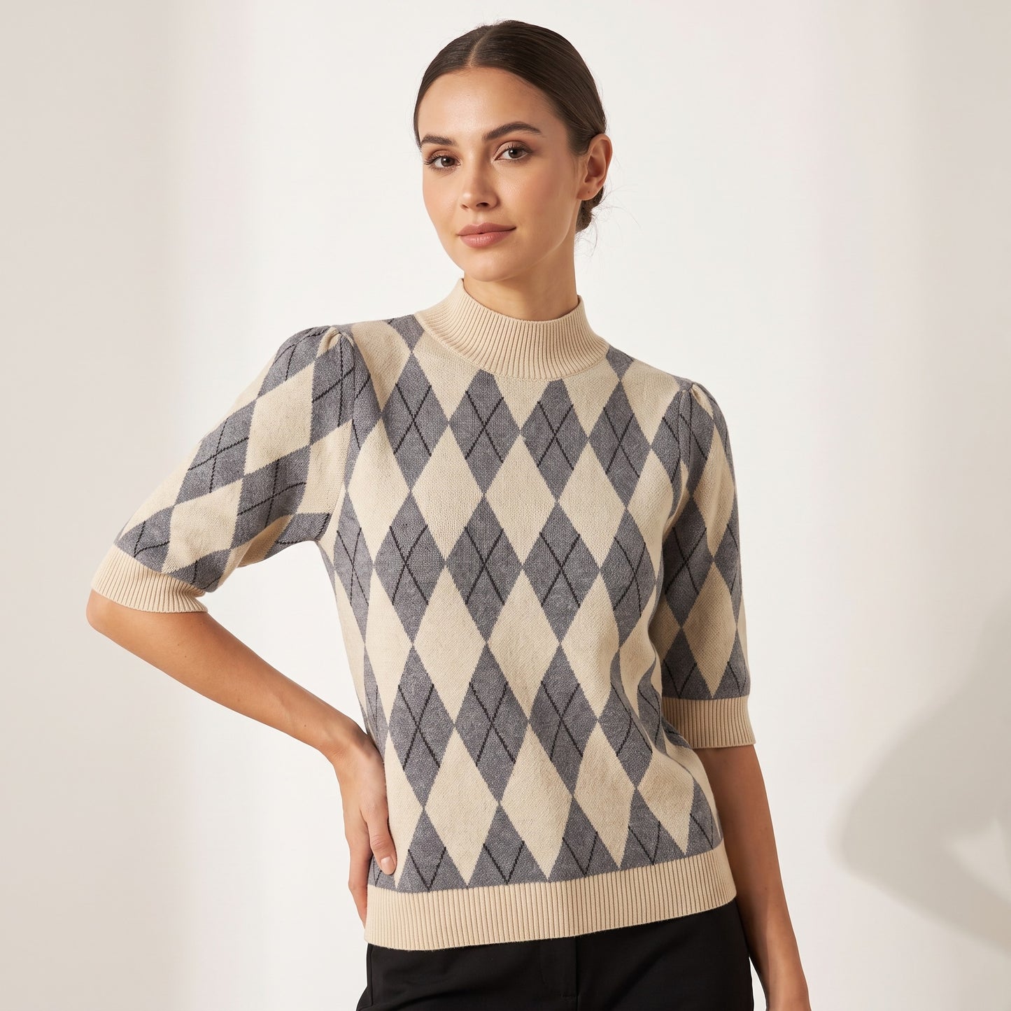 Pull Maille Fine Motif Argyle Manches Courtes Bouffantes Col Montant Côtelé