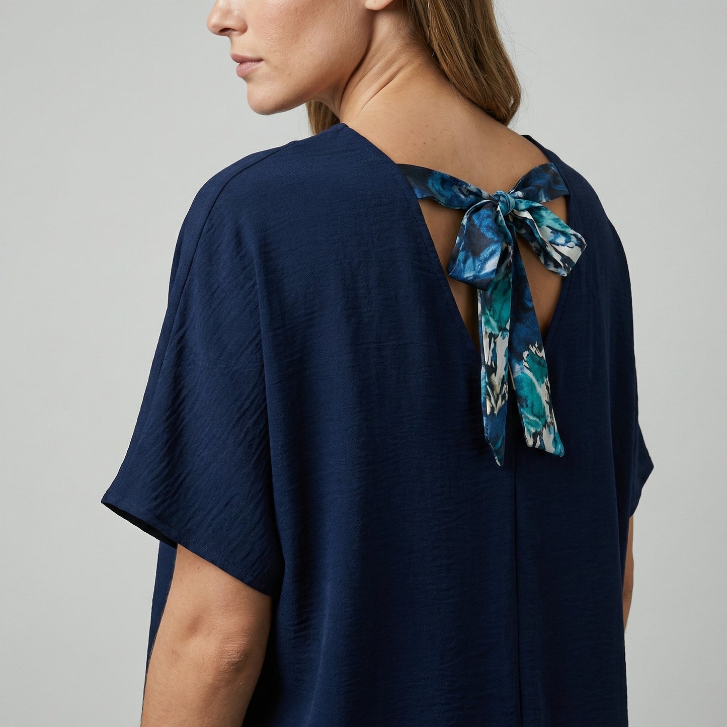 T-Shirt Col V Dos Ouvert Nœud Décoratif Léopard