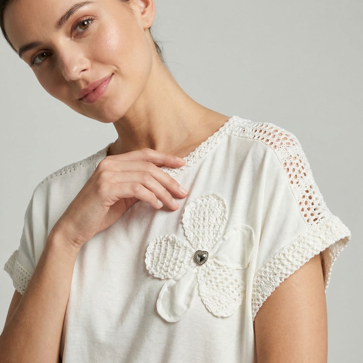 T-Shirt Décoration Maille Motif Floral à Paillette & Bijou 50% Viscose