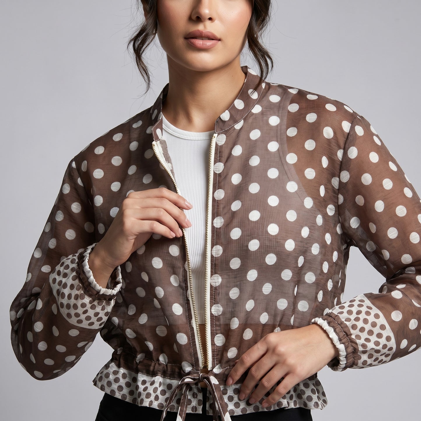 Veste Courte Légère Zippé Imprimé à Pois Fin Taille à Cordon