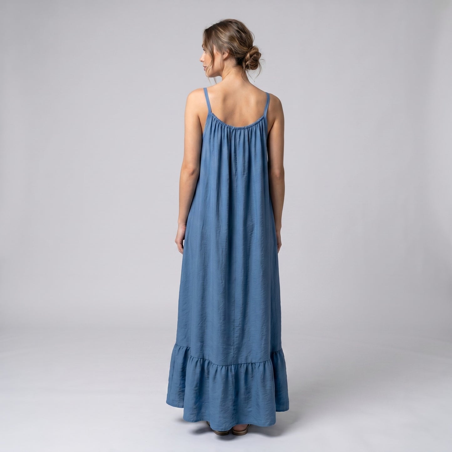 Robe Maxi Fluide Col Froncé Bretelles Fines Bas Volanté