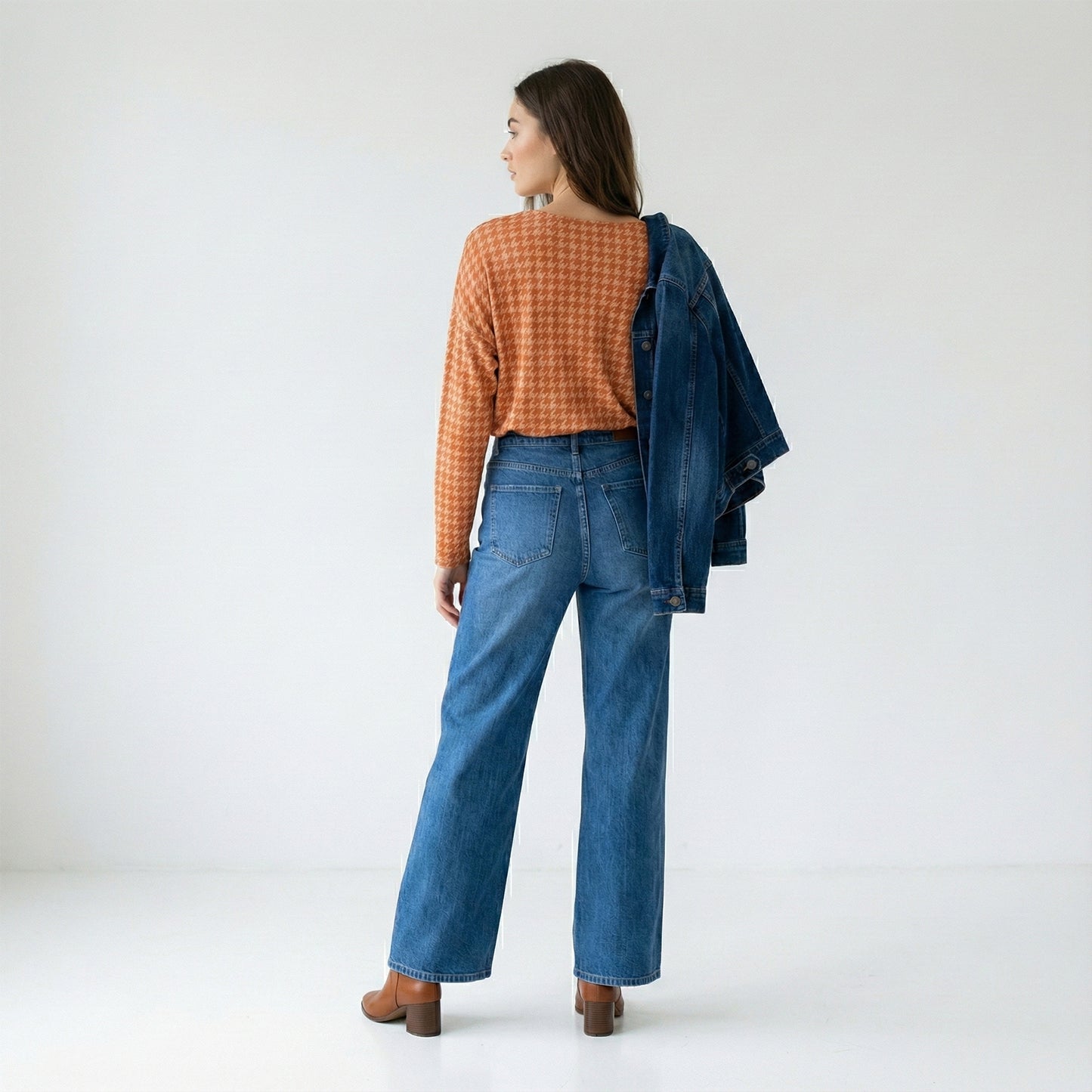 Round Neck T-Shirt with Houndstooth Pattern and Star Print