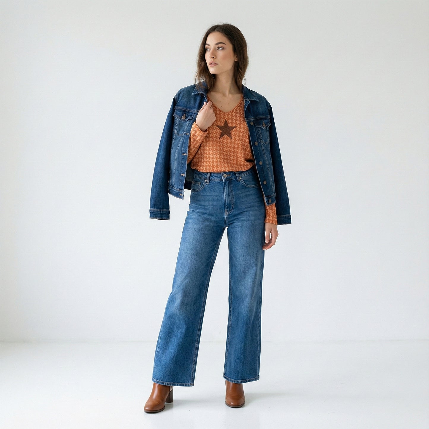 Round Neck T-Shirt with Houndstooth Pattern and Star Print