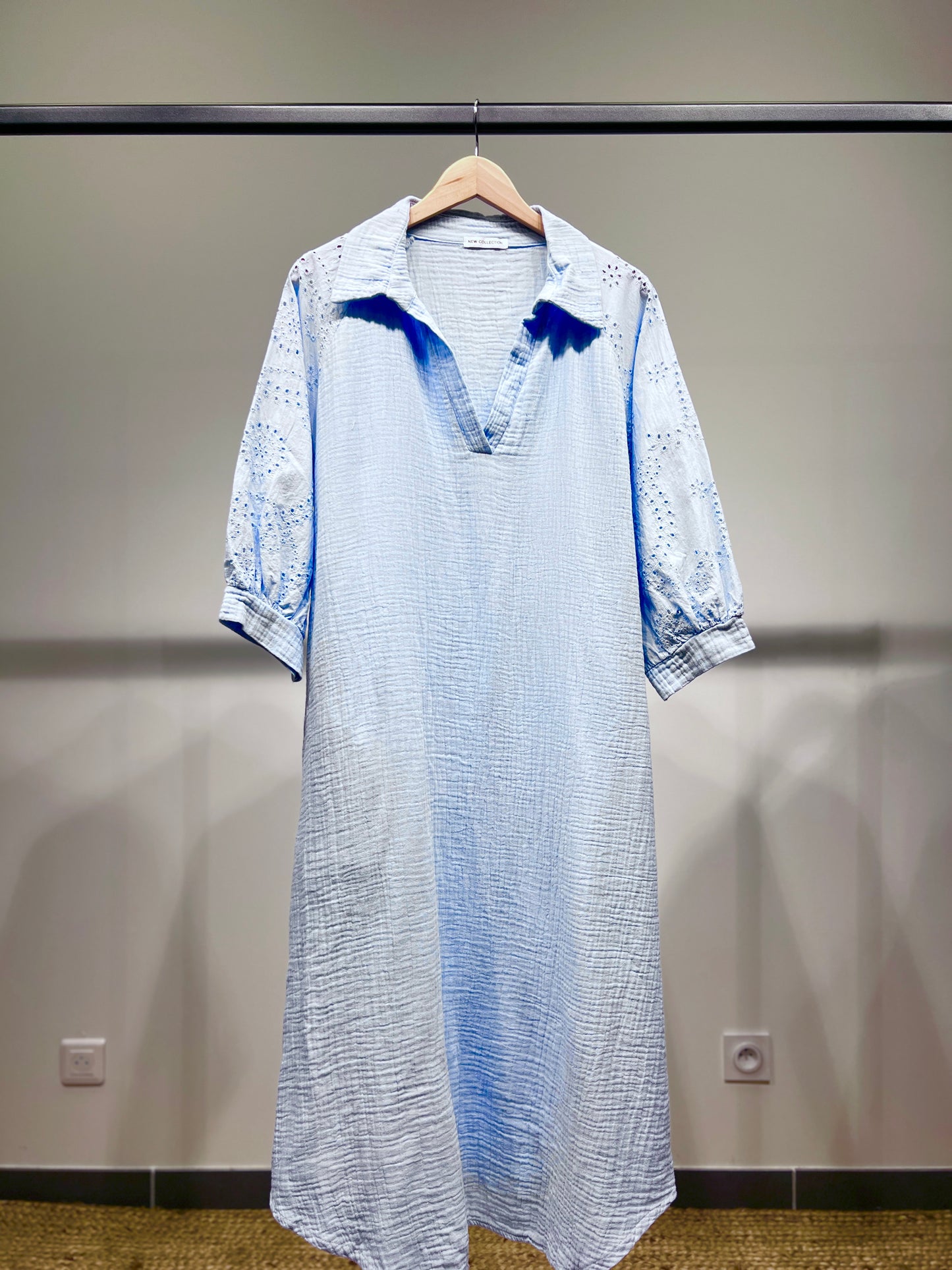 Robe Col Chemise Manche 3/4 Gaze Brodée Ajourée 100% Coton