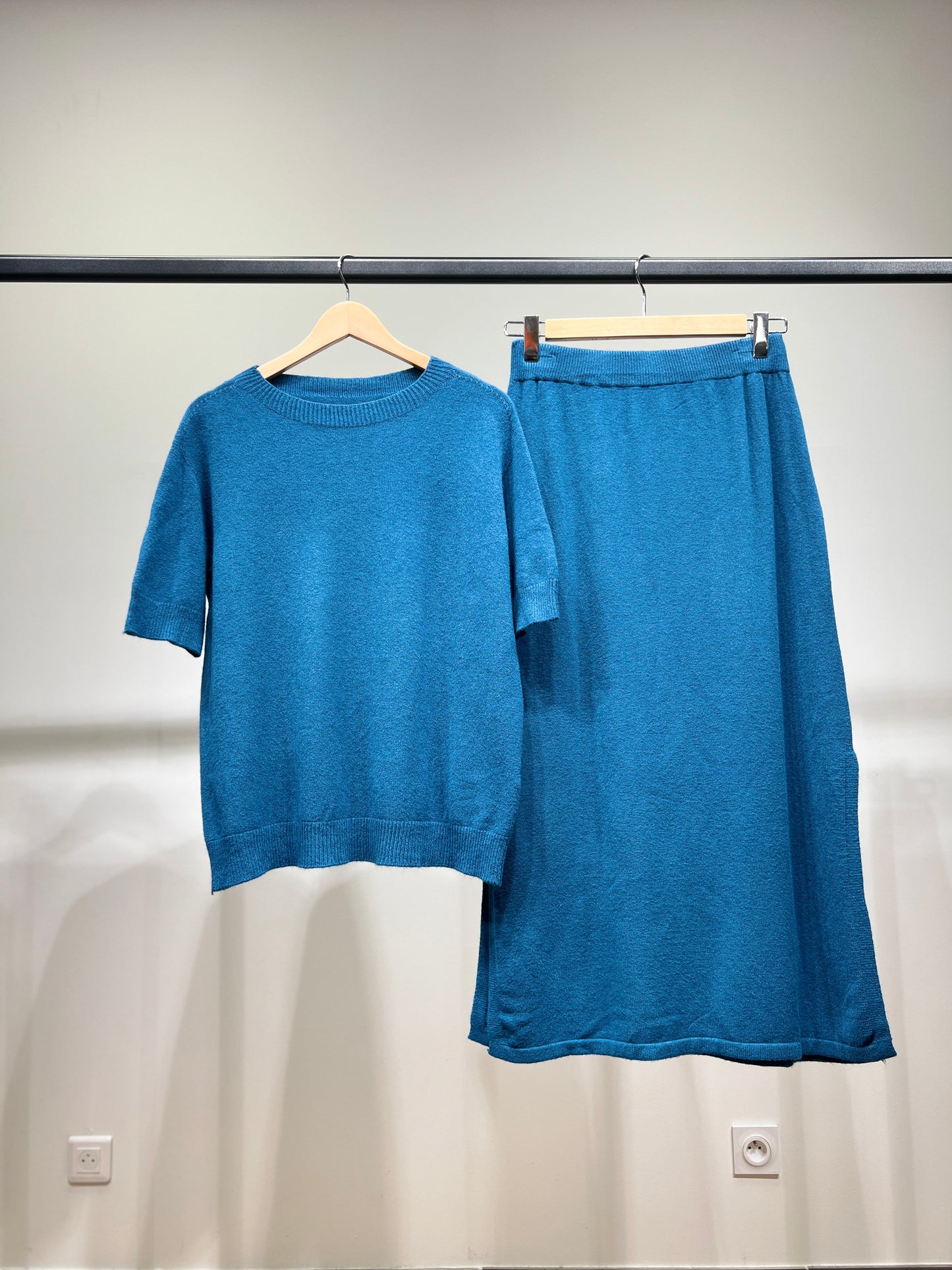 Ensemble Pull Jupe Manche Courte Bords-Côtes à Fente
