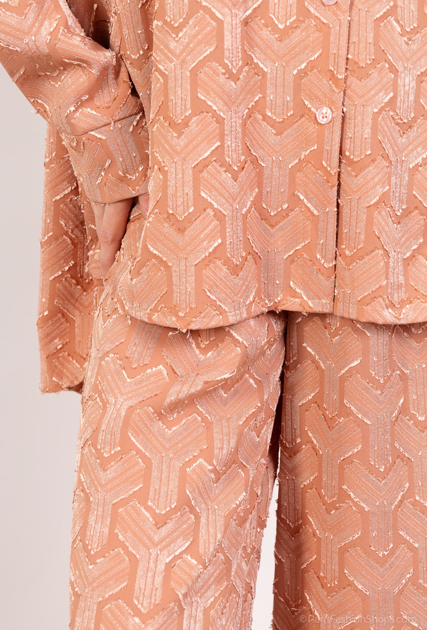 Ensemble Chemisier Pantalon Motif Géométrique Brillant